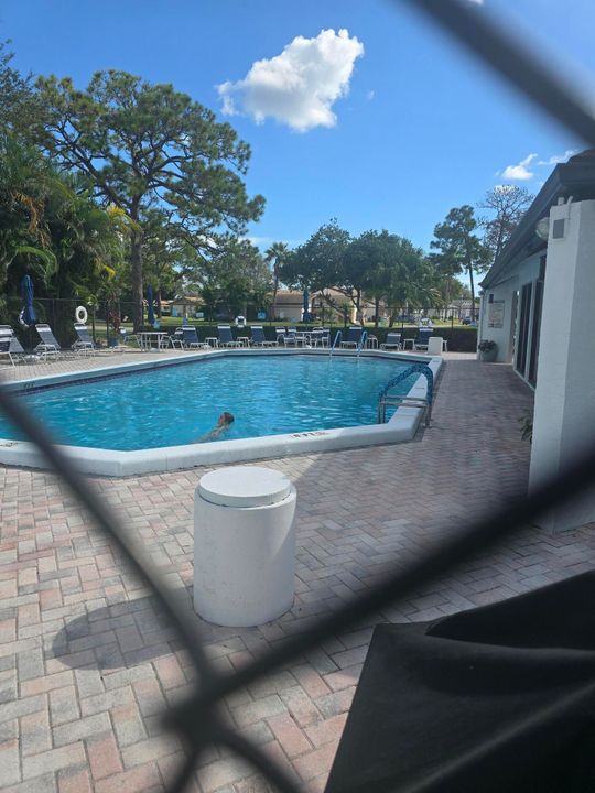 For Sale: $225,000 (2 beds, 2 baths, 1085 Square Feet)