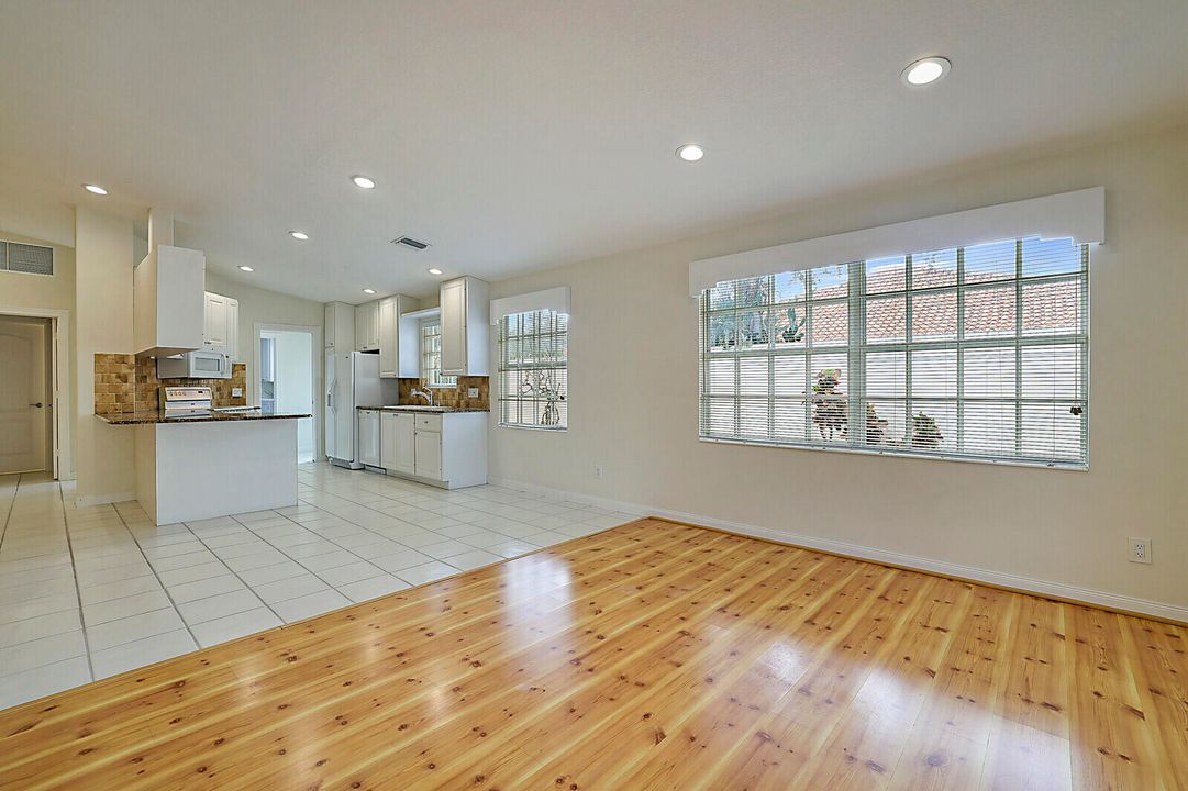 合同活跃: $509,000 (2 贝兹, 2 浴室, 1526 平方英尺)