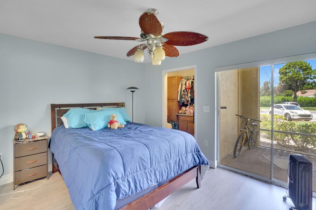 For Sale: $220,000 (2 beds, 2 baths, 888 Square Feet)