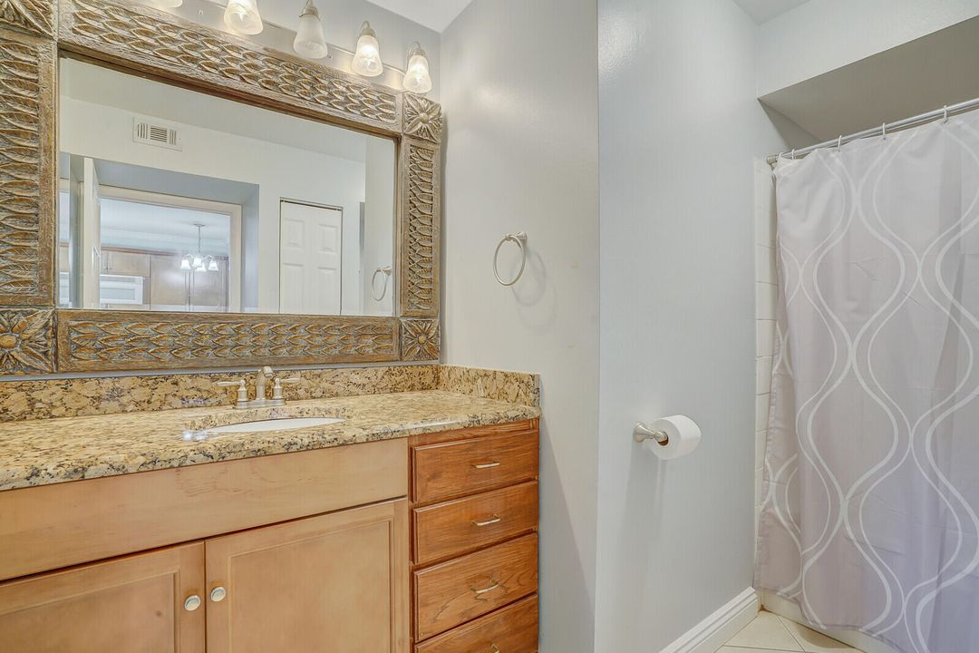 For Sale: $220,000 (2 beds, 2 baths, 888 Square Feet)