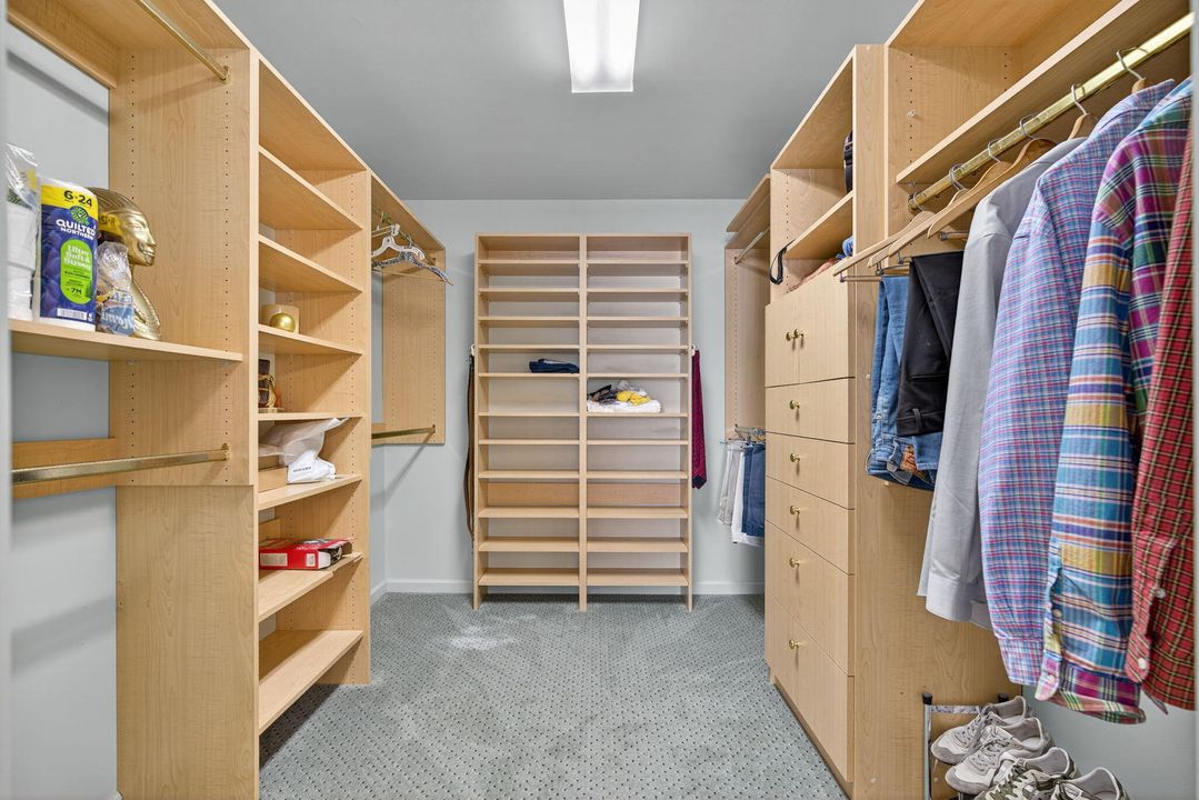 For Sale: $945,000 (2 beds, 2 baths, 2887 Square Feet)