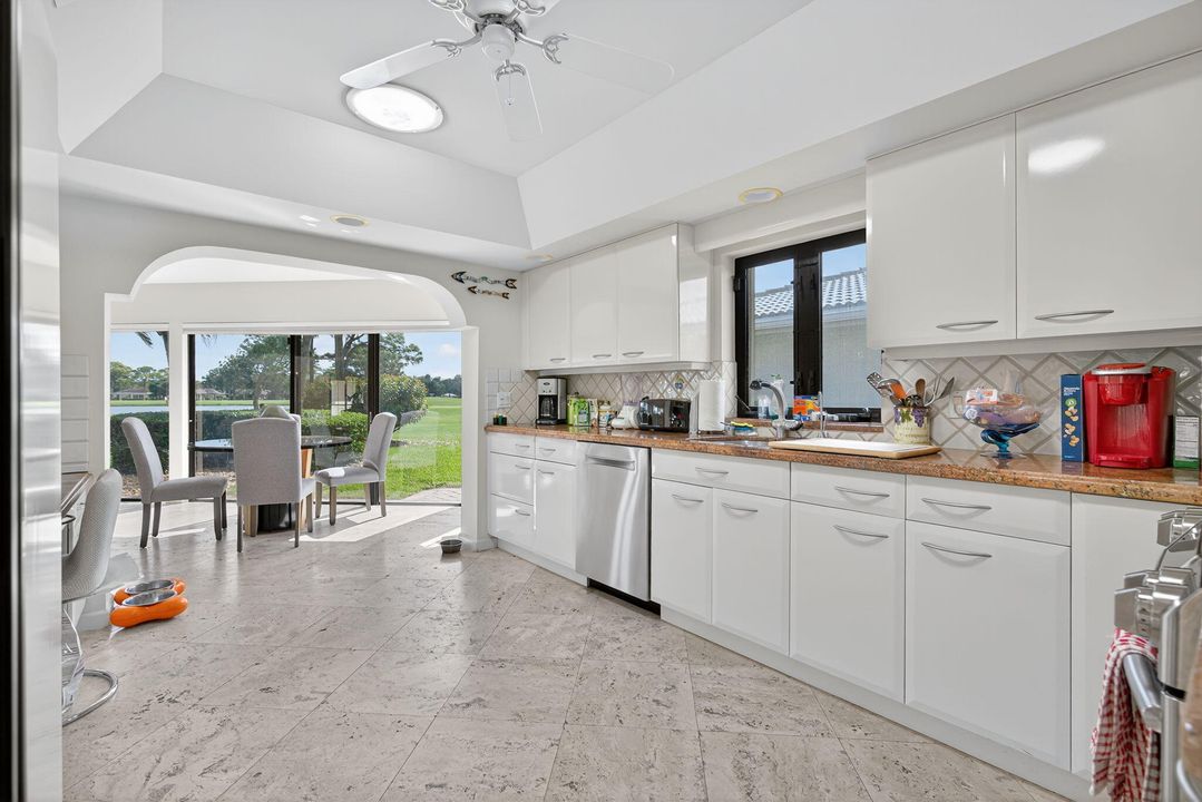 For Sale: $945,000 (2 beds, 2 baths, 2887 Square Feet)