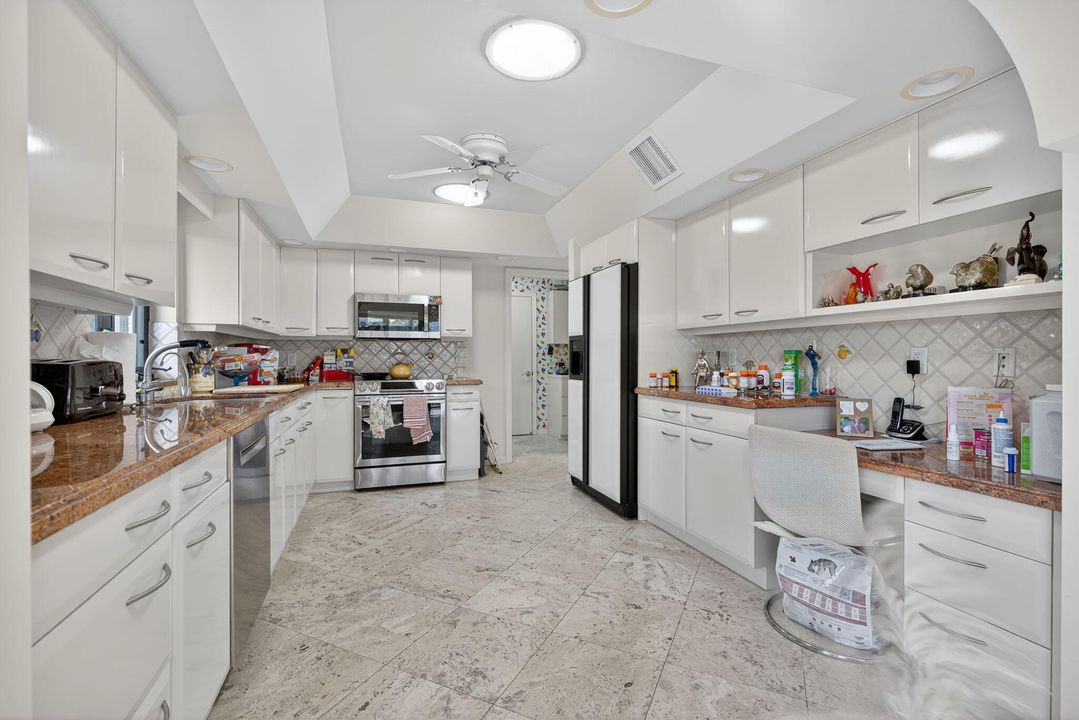 For Sale: $945,000 (2 beds, 2 baths, 2887 Square Feet)