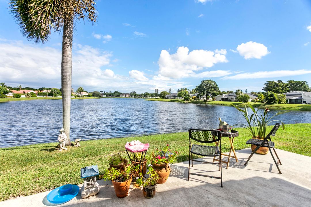 合同活跃: $634,999 (3 贝兹, 2 浴室, 1830 平方英尺)