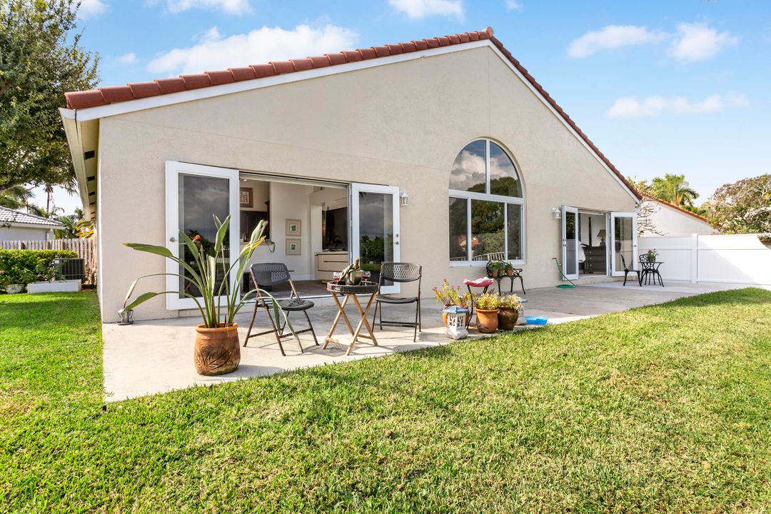 合同活跃: $634,999 (3 贝兹, 2 浴室, 1830 平方英尺)