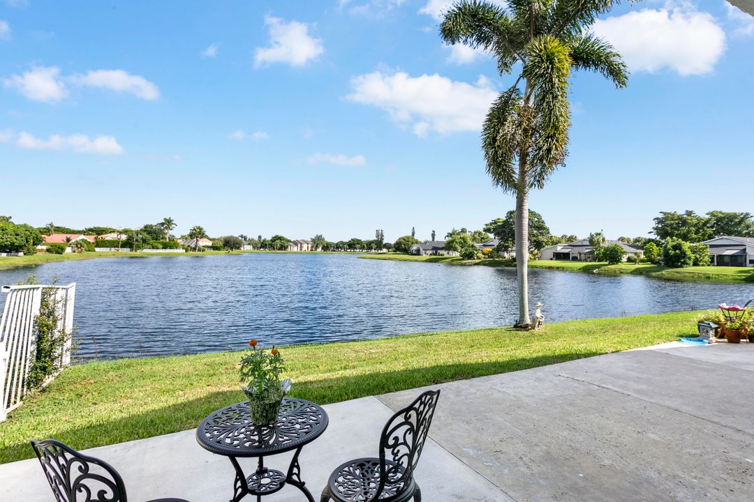 合同活跃: $634,999 (3 贝兹, 2 浴室, 1830 平方英尺)