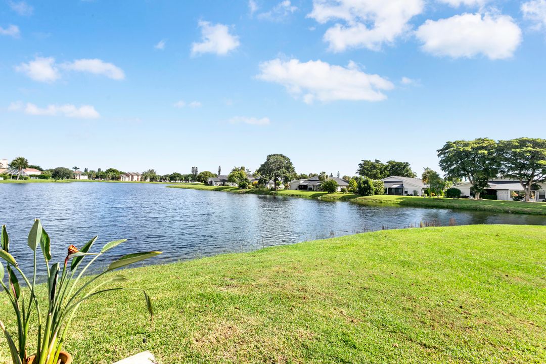 合同活跃: $634,999 (3 贝兹, 2 浴室, 1830 平方英尺)