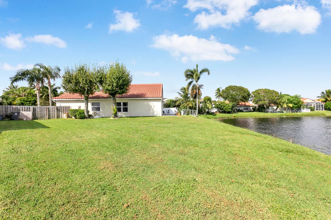 合同活跃: $634,999 (3 贝兹, 2 浴室, 1830 平方英尺)