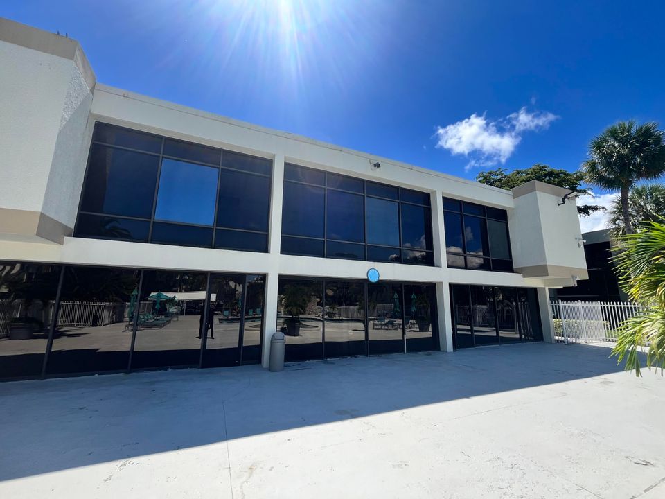 For Sale: $275,000 (2 beds, 2 baths, 1170 Square Feet)