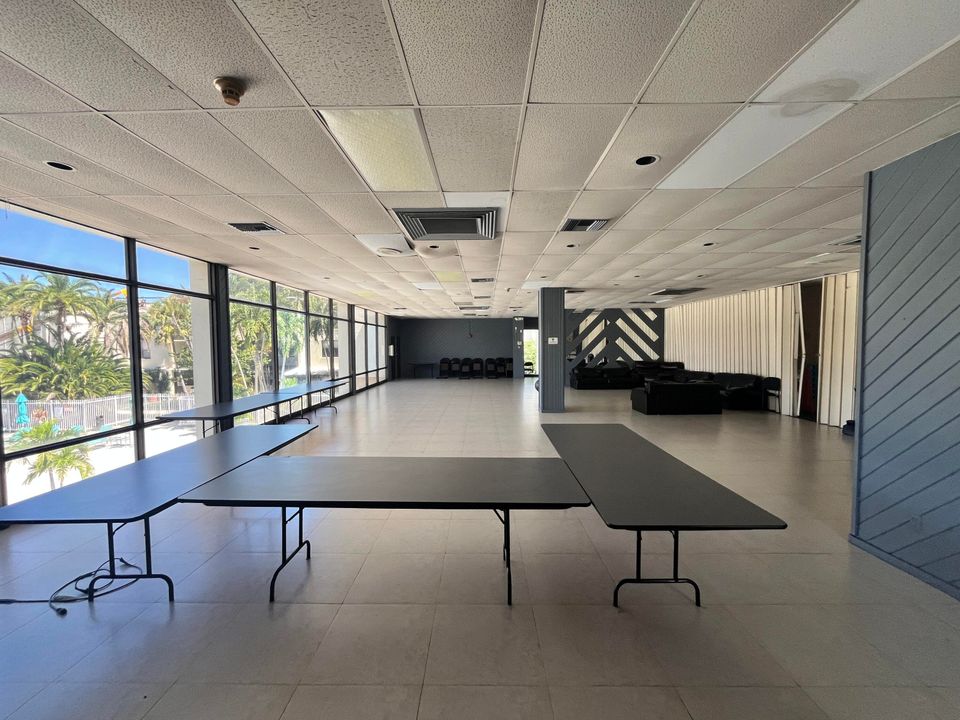 For Sale: $275,000 (2 beds, 2 baths, 1170 Square Feet)