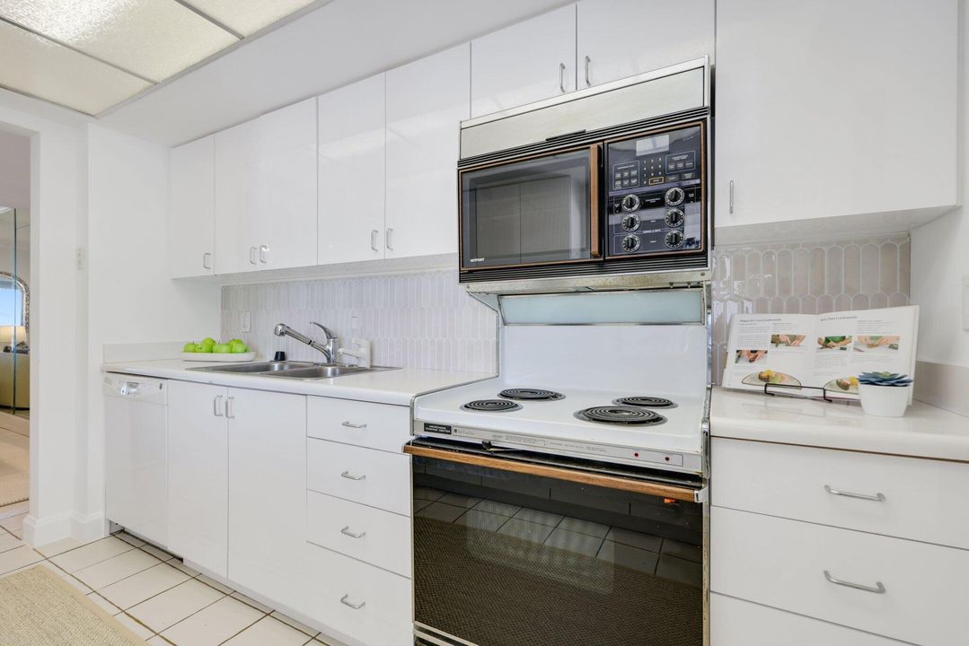 На продажу: $2,395,000 (3 спален, 3 ванн, 2023 Квадратных фут)