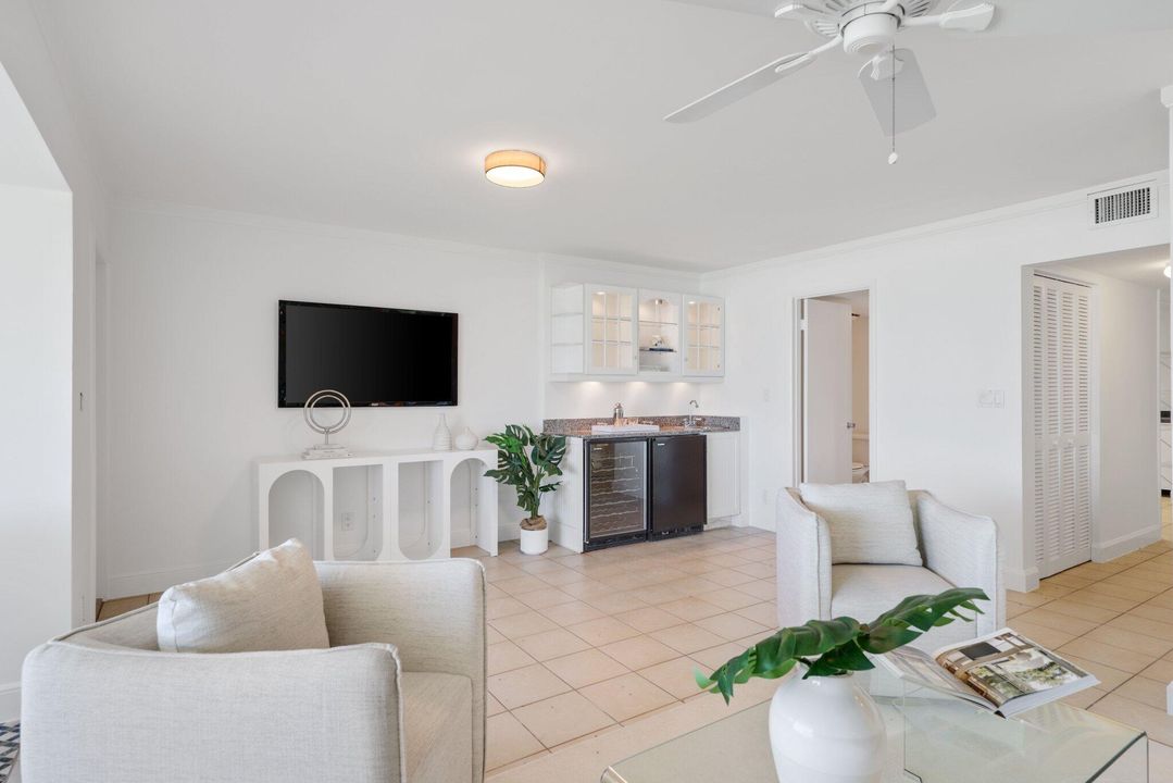 На продажу: $2,395,000 (3 спален, 3 ванн, 2023 Квадратных фут)