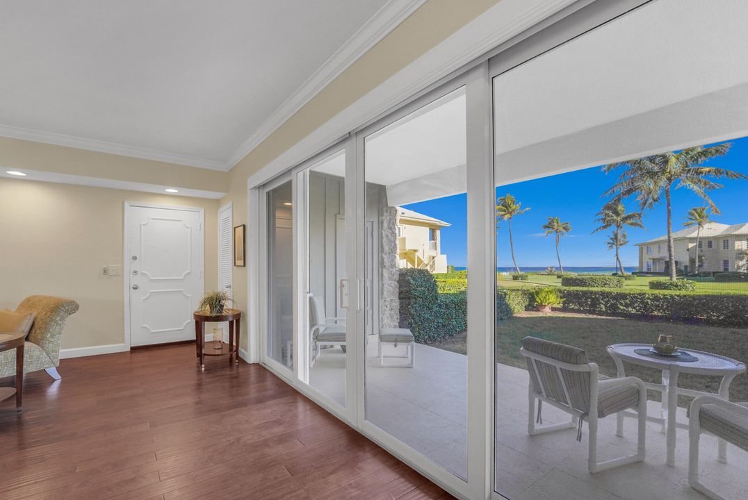 出租: $10,500 (2 贝兹, 2 浴室, 1254 平方英尺)