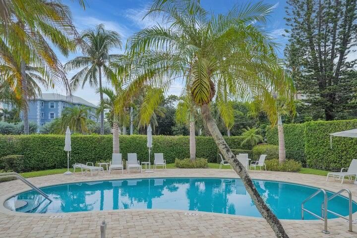 出租: $10,500 (2 贝兹, 2 浴室, 1254 平方英尺)