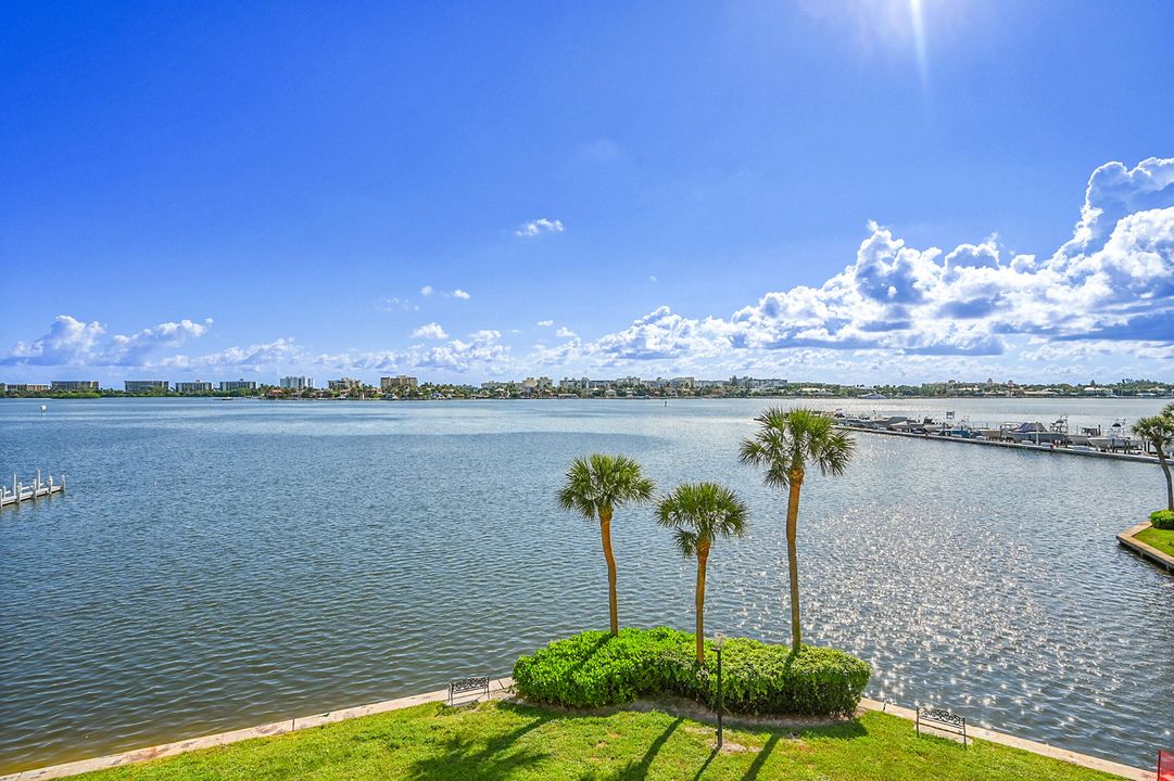 待售: $210,000 (2 贝兹, 2 浴室, 1029 平方英尺)