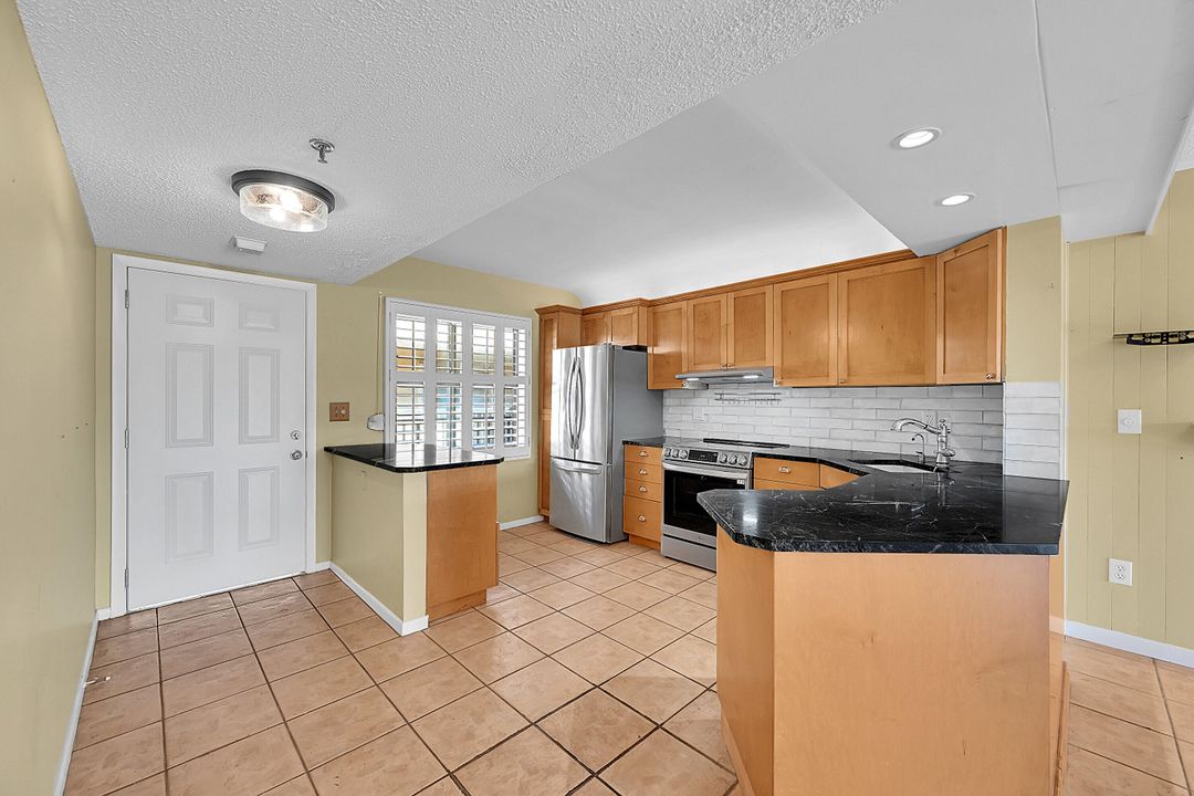 待售: $210,000 (2 贝兹, 2 浴室, 1029 平方英尺)