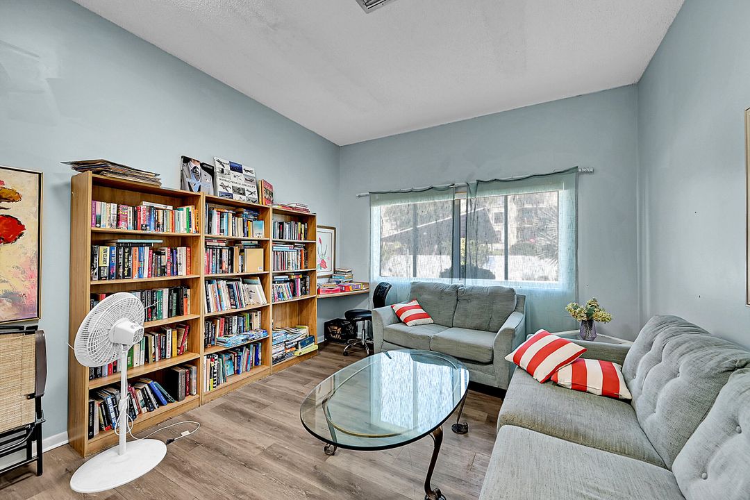 待售: $210,000 (2 贝兹, 2 浴室, 1029 平方英尺)