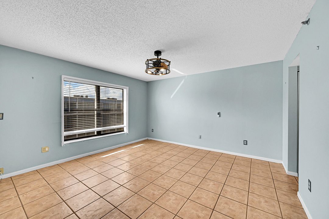 待售: $210,000 (2 贝兹, 2 浴室, 1029 平方英尺)