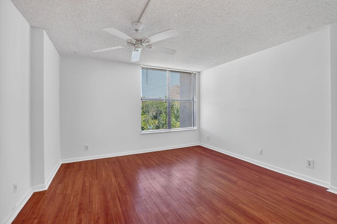 For Sale: $345,000 (2 beds, 2 baths, 1095 Square Feet)