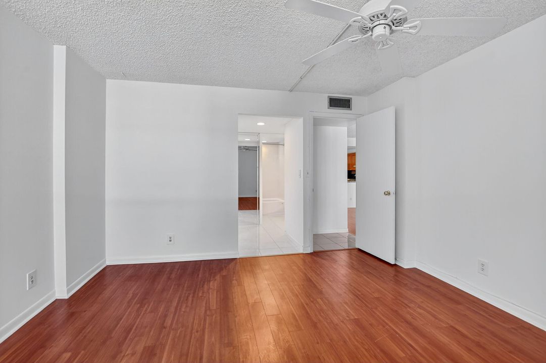 For Sale: $345,000 (2 beds, 2 baths, 1095 Square Feet)