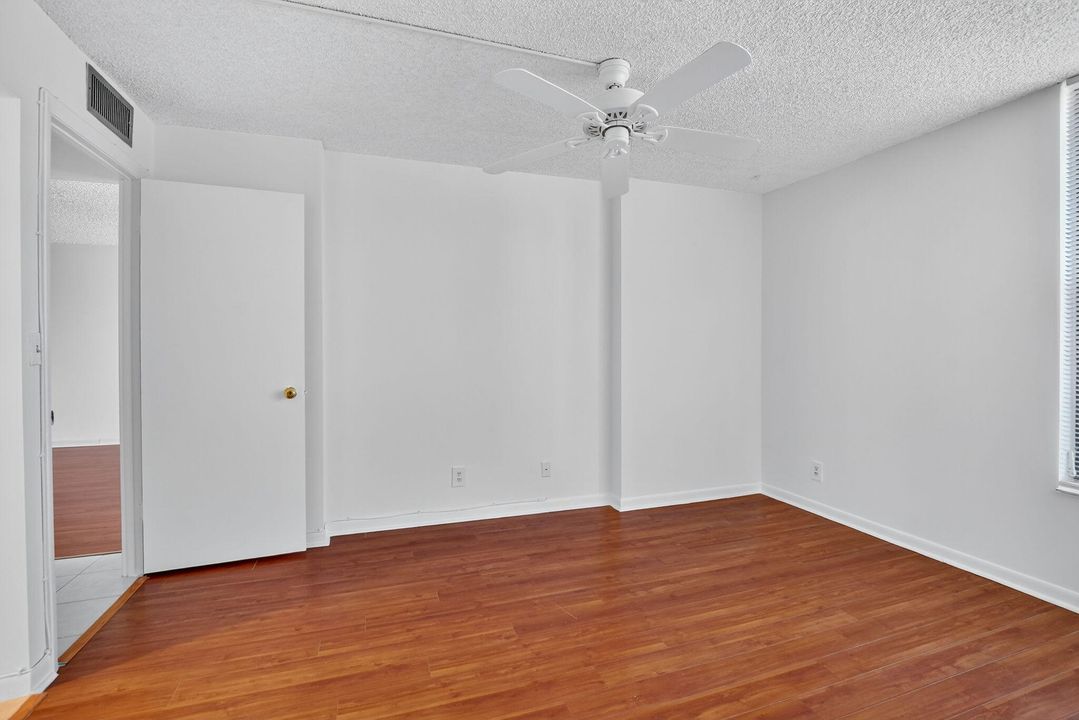 For Sale: $345,000 (2 beds, 2 baths, 1095 Square Feet)