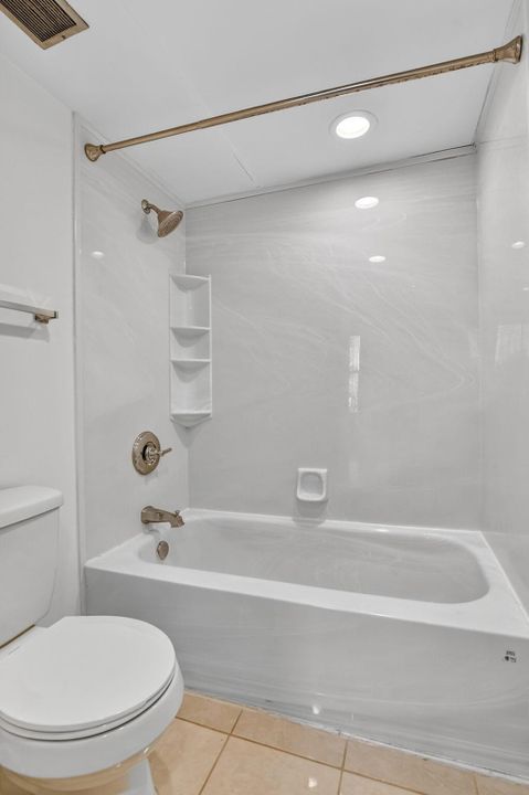 For Sale: $345,000 (2 beds, 2 baths, 1095 Square Feet)