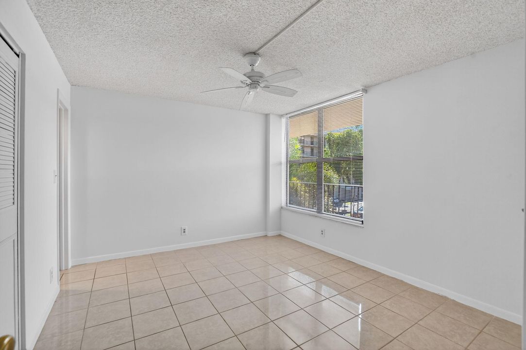 For Sale: $345,000 (2 beds, 2 baths, 1095 Square Feet)