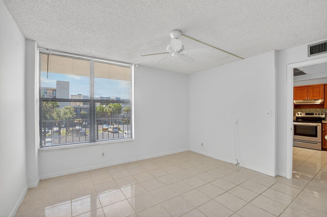 For Sale: $345,000 (2 beds, 2 baths, 1095 Square Feet)