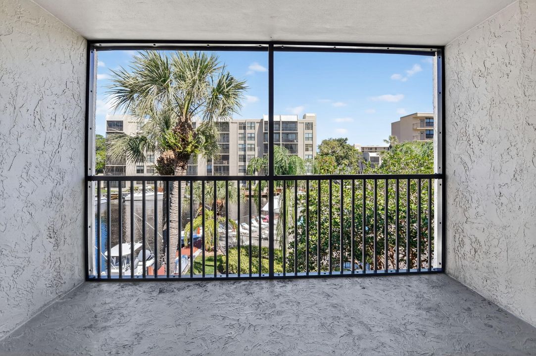 For Sale: $345,000 (2 beds, 2 baths, 1095 Square Feet)