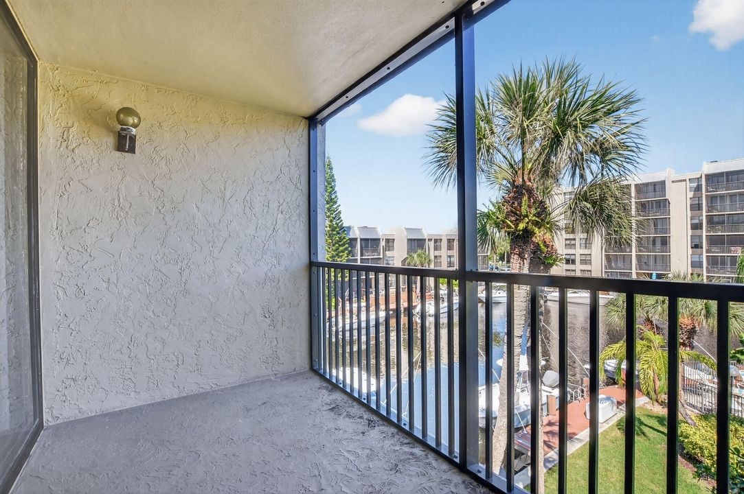 For Sale: $345,000 (2 beds, 2 baths, 1095 Square Feet)