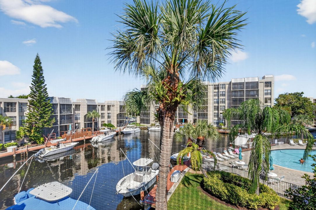 For Sale: $345,000 (2 beds, 2 baths, 1095 Square Feet)