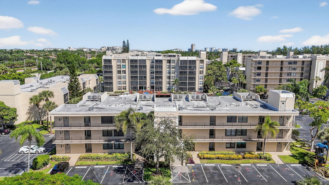 For Sale: $345,000 (2 beds, 2 baths, 1095 Square Feet)