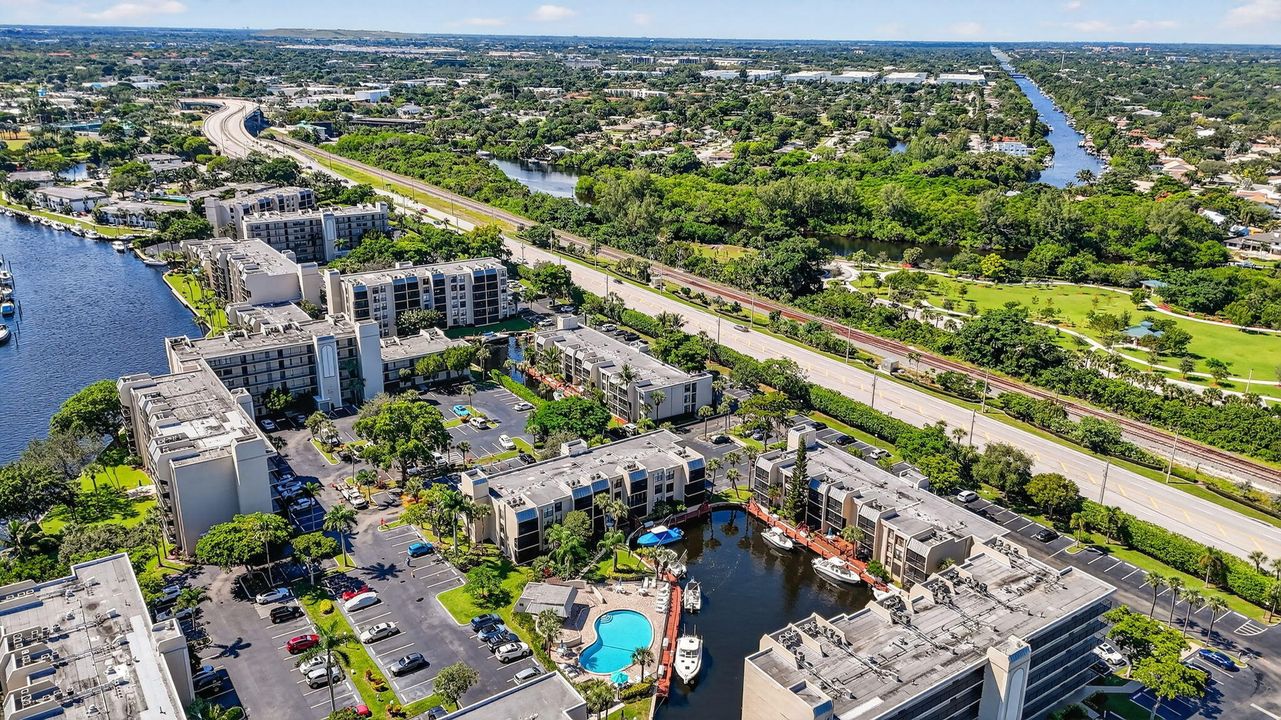 For Sale: $345,000 (2 beds, 2 baths, 1095 Square Feet)