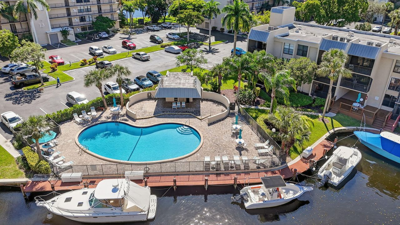 For Sale: $345,000 (2 beds, 2 baths, 1095 Square Feet)