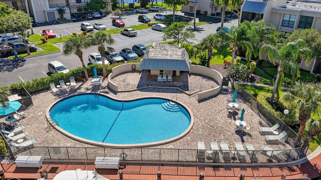 For Sale: $345,000 (2 beds, 2 baths, 1095 Square Feet)