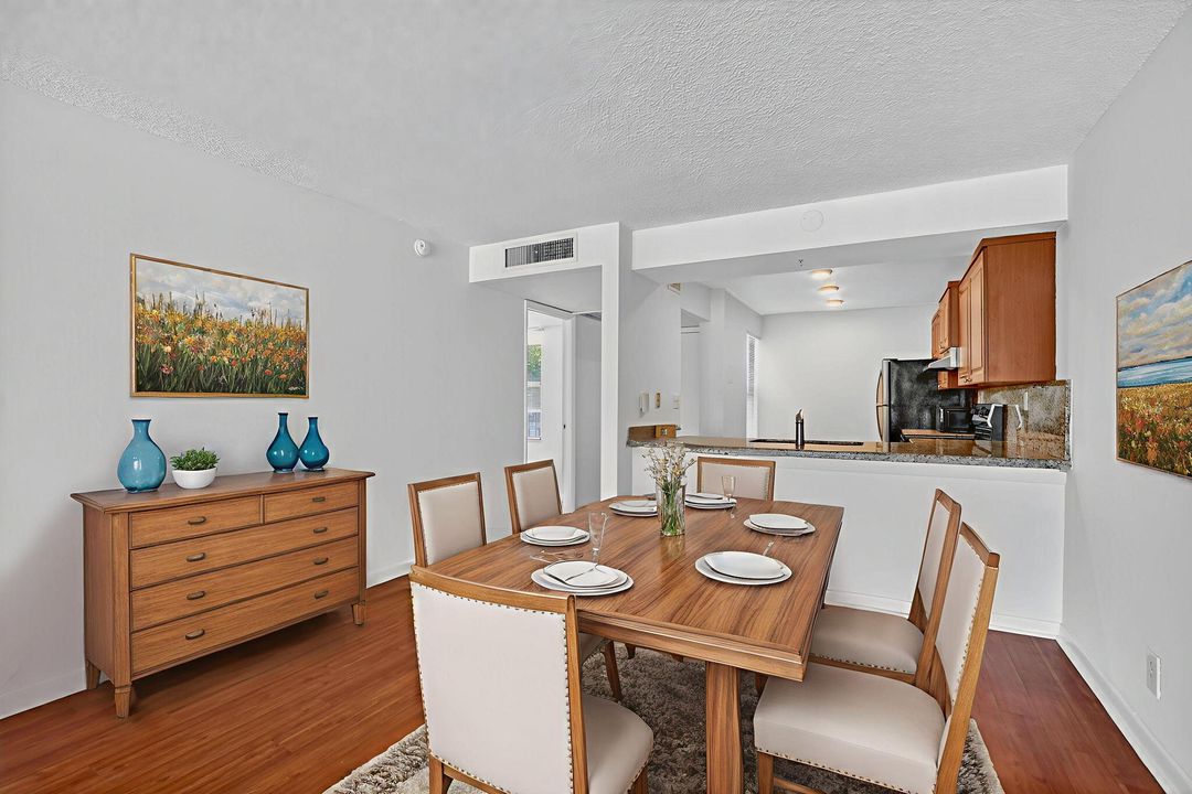 For Sale: $345,000 (2 beds, 2 baths, 1095 Square Feet)