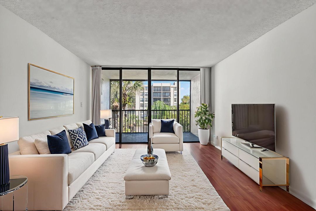 For Sale: $345,000 (2 beds, 2 baths, 1095 Square Feet)