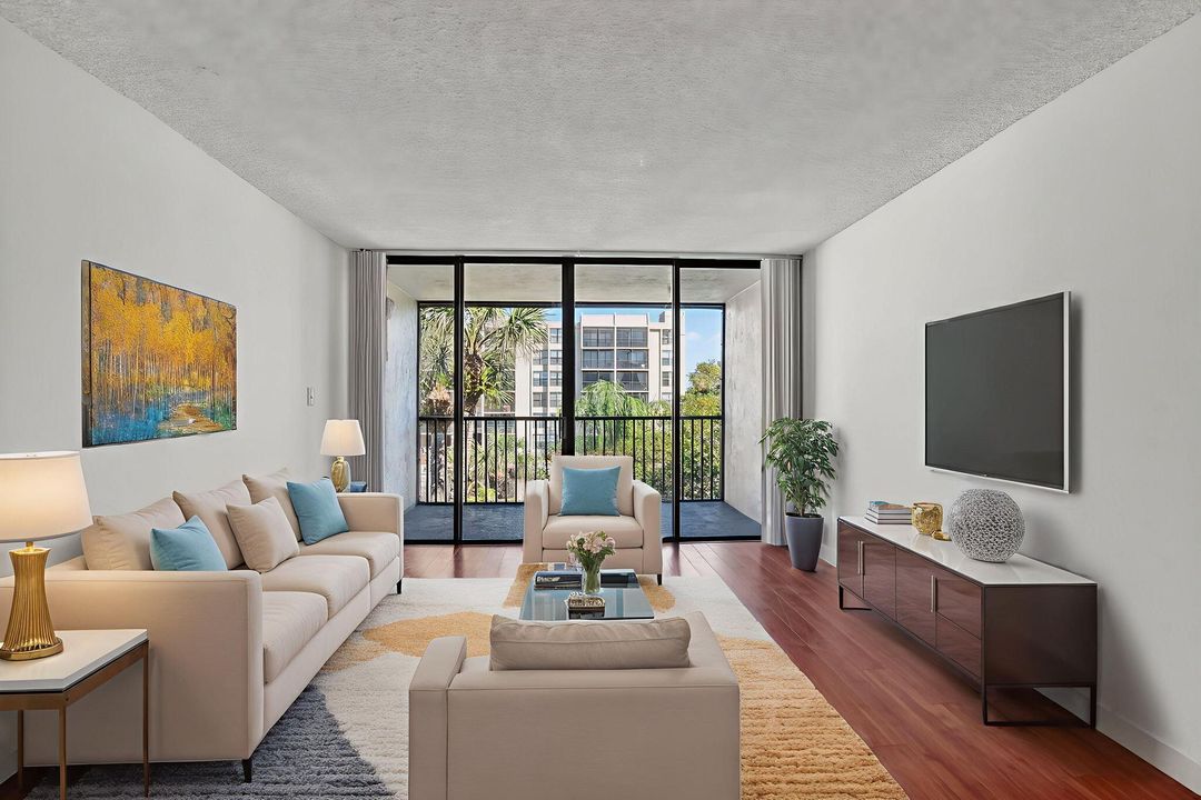 For Sale: $345,000 (2 beds, 2 baths, 1095 Square Feet)