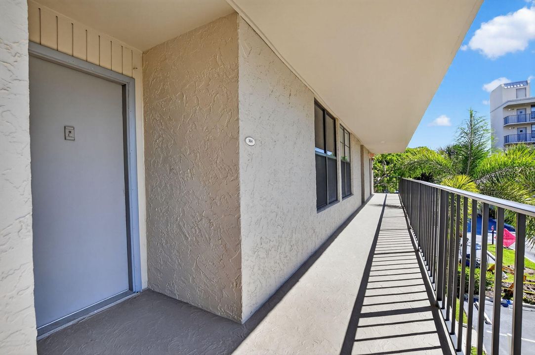 For Sale: $345,000 (2 beds, 2 baths, 1095 Square Feet)