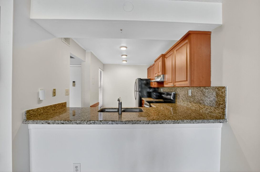 For Sale: $345,000 (2 beds, 2 baths, 1095 Square Feet)