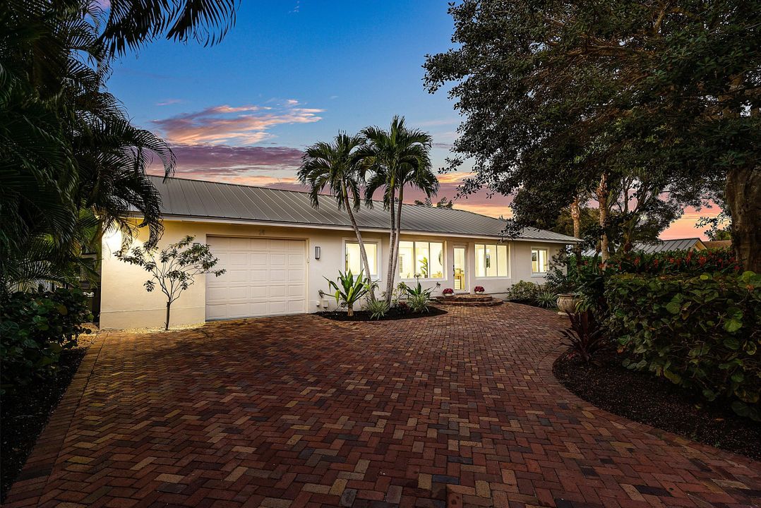 Recently Sold: $1,945,000 (4 beds, 4 baths, 2321 Square Feet)