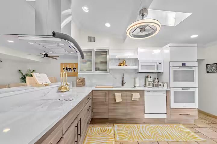 В аренду: $13,500 (4 спален, 4 ванн, 2904 Квадратных фут)