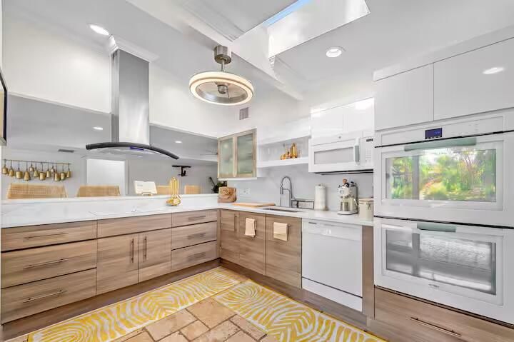 В аренду: $13,500 (4 спален, 4 ванн, 2904 Квадратных фут)