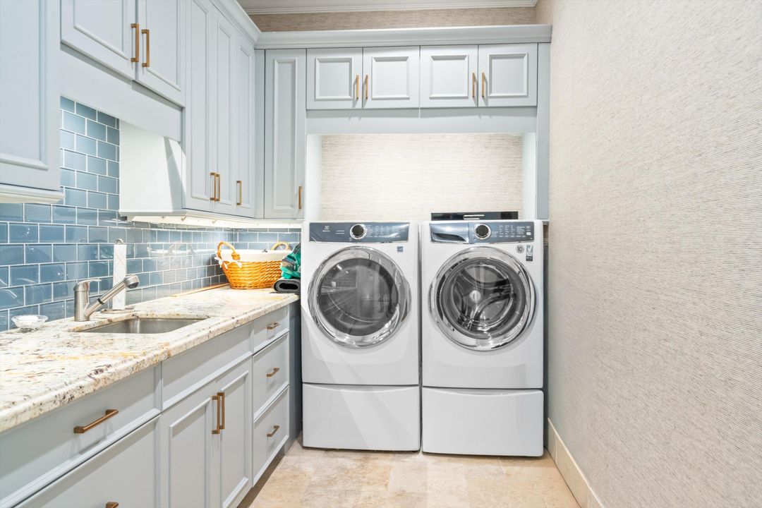 На продажу: $7,200,000 (4 спален, 6 ванн, 5908 Квадратных фут)