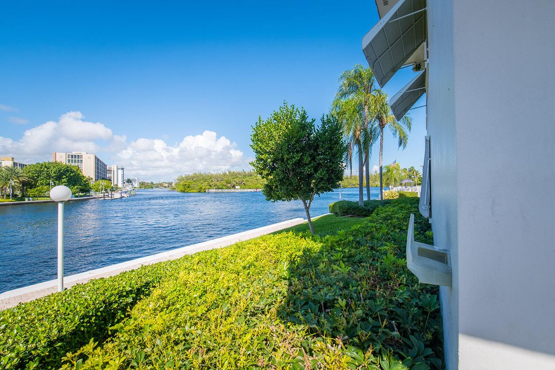 For Rent: $4,500 (2 beds, 2 baths, 941 Square Feet)