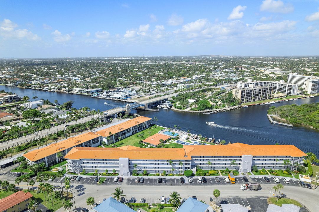 For Rent: $4,500 (2 beds, 2 baths, 941 Square Feet)