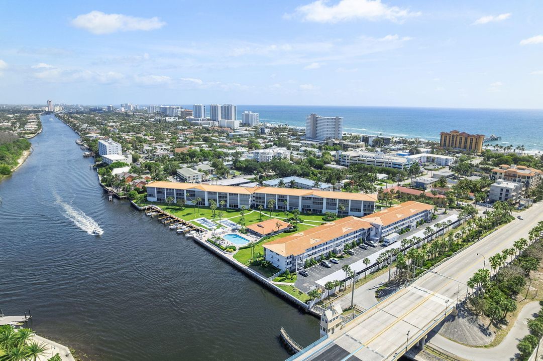 For Rent: $4,500 (2 beds, 2 baths, 941 Square Feet)