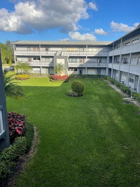 На продажу: $68,999 (1 спален, 1 ванн, 720 Квадратных фут)