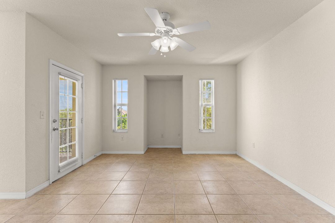 合同活跃: $199,900 (2 贝兹, 2 浴室, 1350 平方英尺)