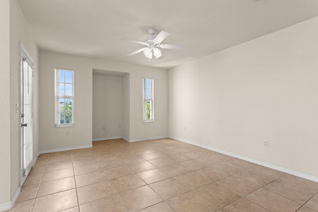 合同活跃: $199,900 (2 贝兹, 2 浴室, 1350 平方英尺)